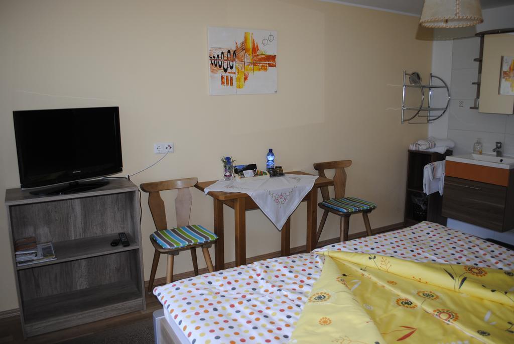 Haus Eder Burgi Otel Nikolsdorf Dış mekan fotoğraf